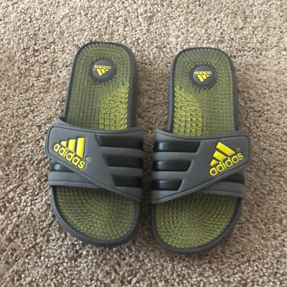 Like New Men’s Adidas Slides Size 8